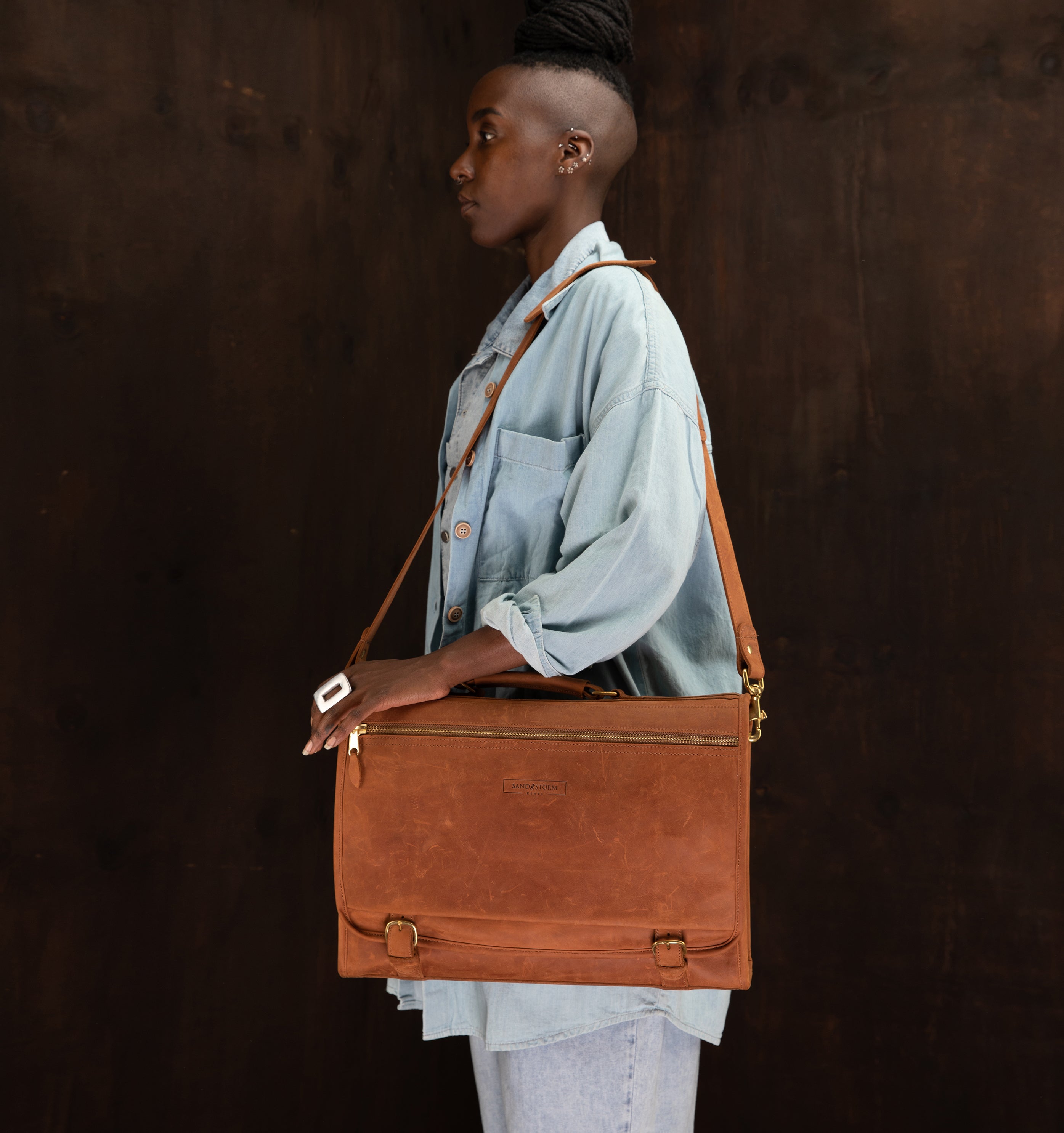 Pull Up Leather Executive Briefcase - Sandstorm Kenya (KE)