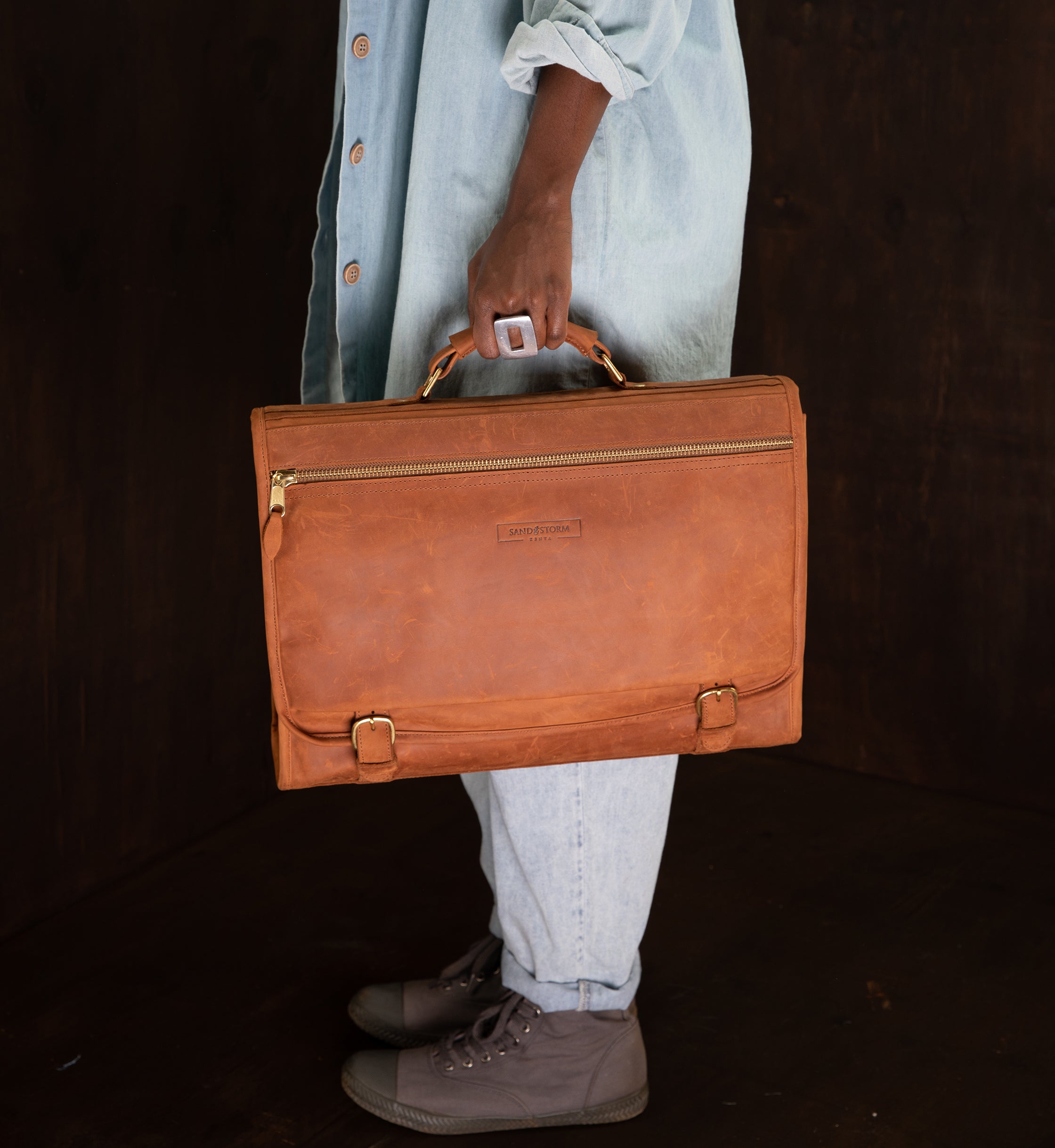 Pull Up Leather Executive Briefcase - Sandstorm Kenya (KE)