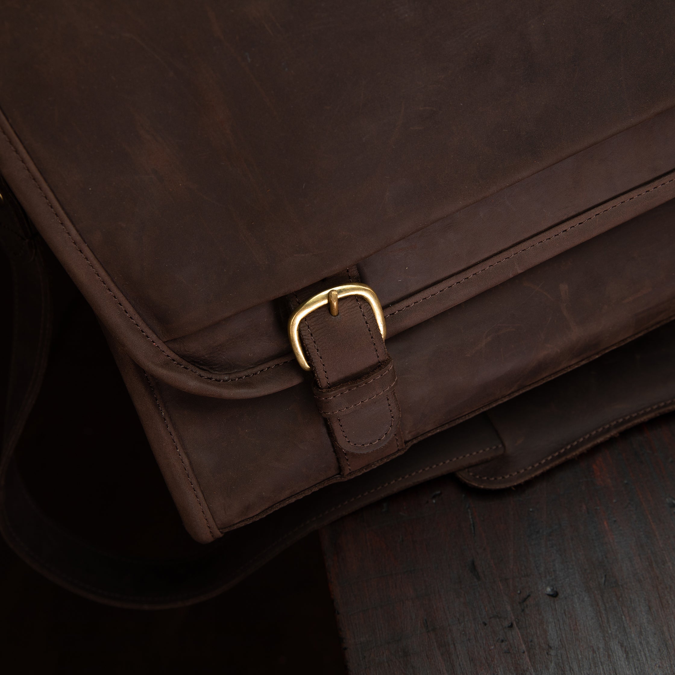 Pull Up Leather Executive Briefcase - Sandstorm Kenya (KE)