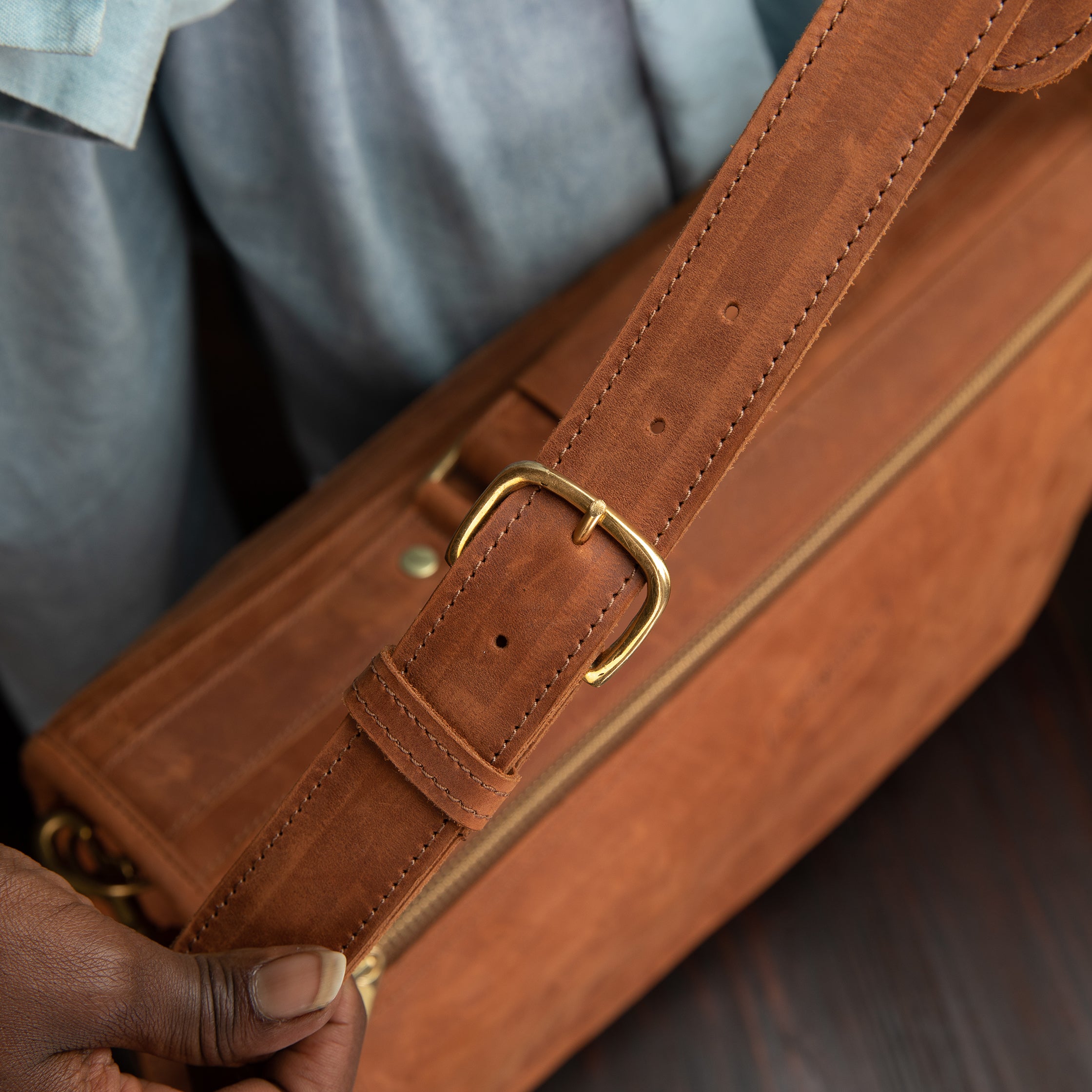 Pull Up Leather Executive Briefcase - Sandstorm Kenya (KE)