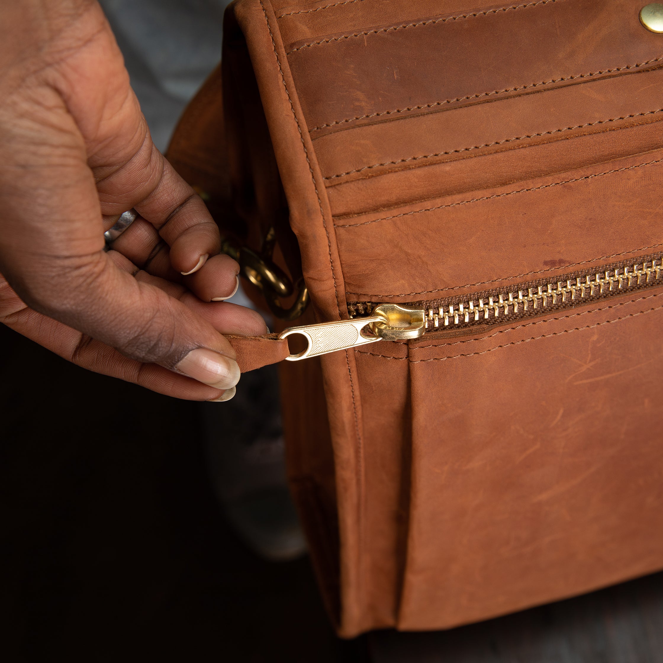 Pull Up Leather Executive Briefcase - Sandstorm Kenya (KE)