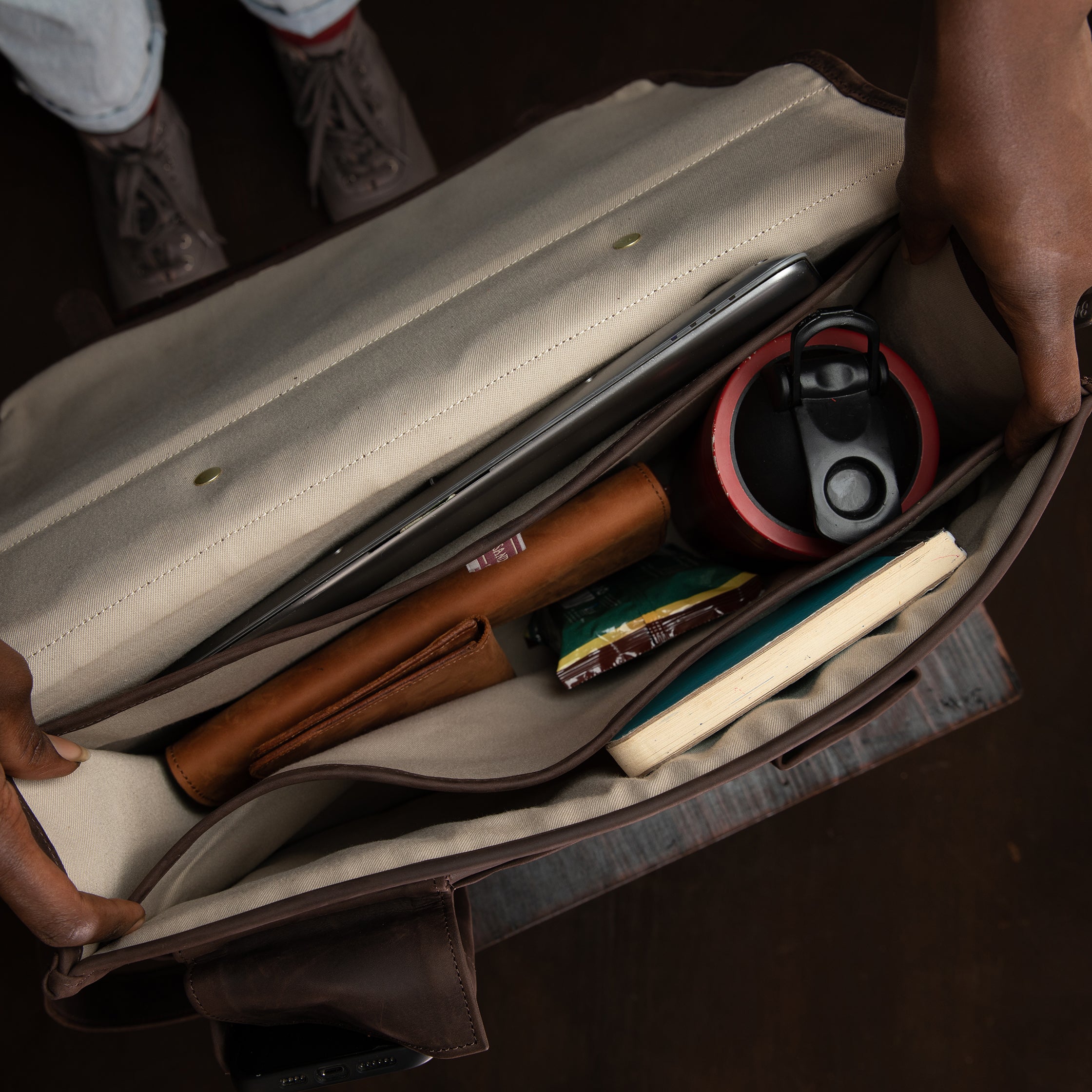 Pull Up Leather Executive Briefcase - Sandstorm Kenya (KE)