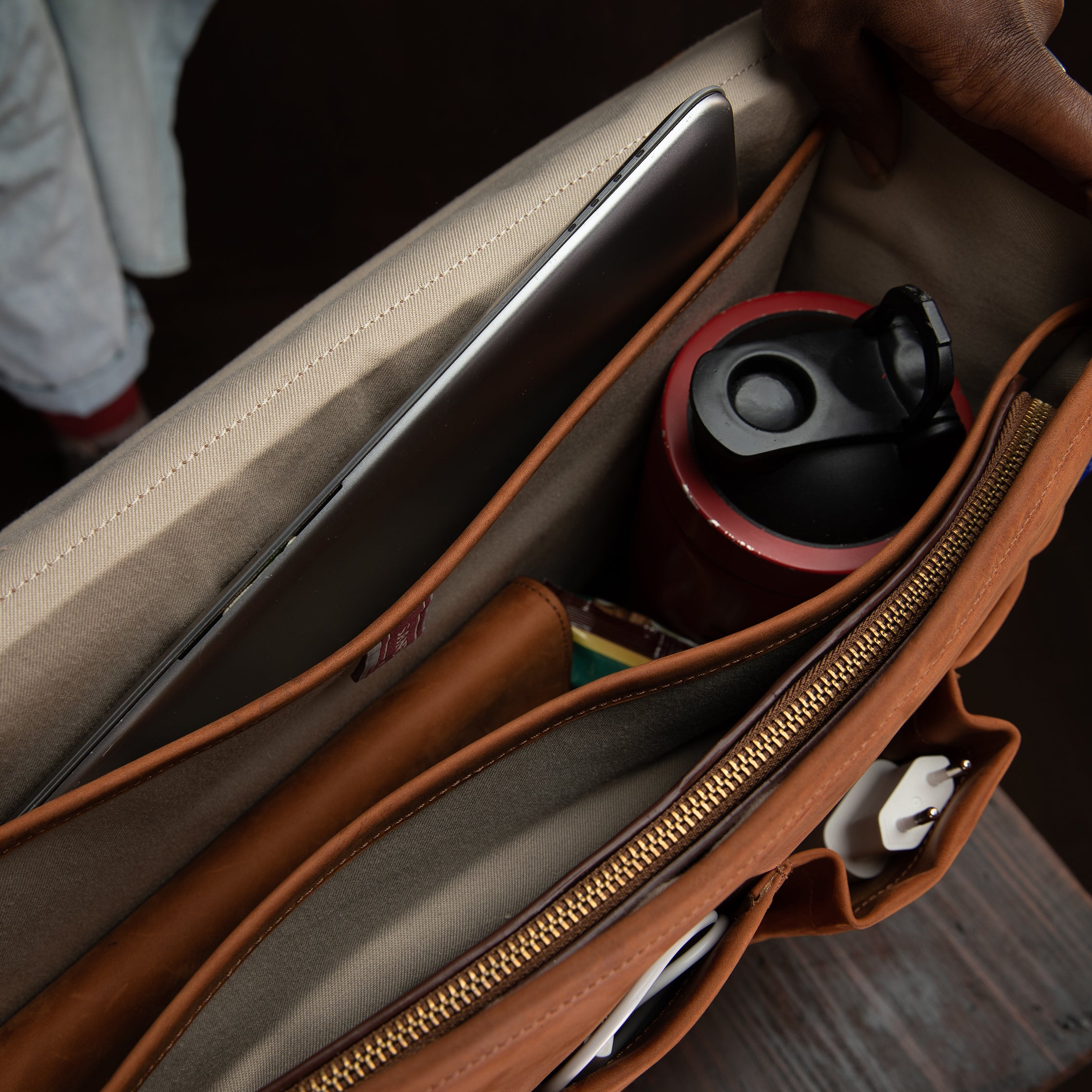 Pull Up Leather Executive Briefcase - Sandstorm Kenya (KE)