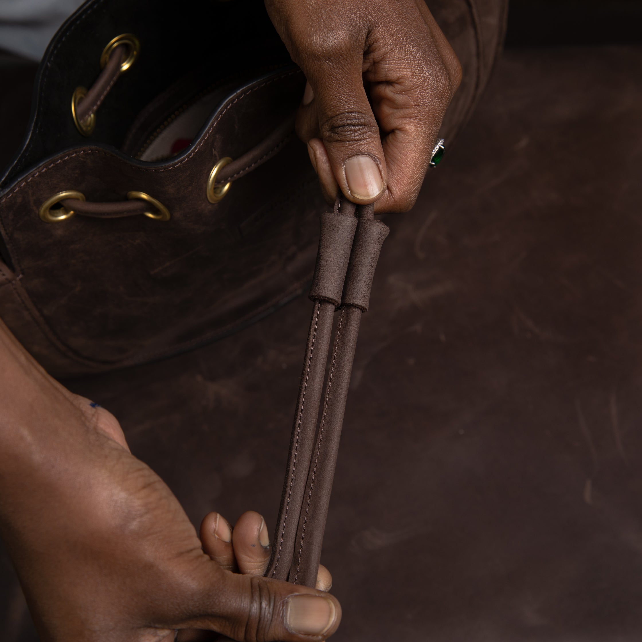 Pull-up Leather Bucket Crossbody - Sandstorm Kenya (KE)