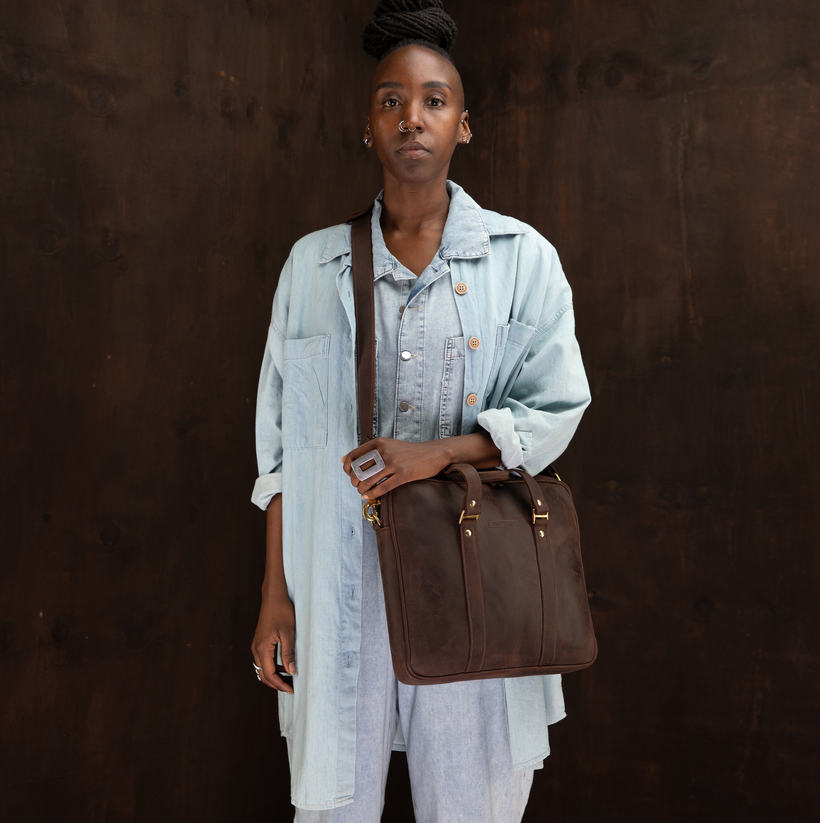 Pull-up  Leather Pili Folio Bag - Sandstorm Kenya (KE)