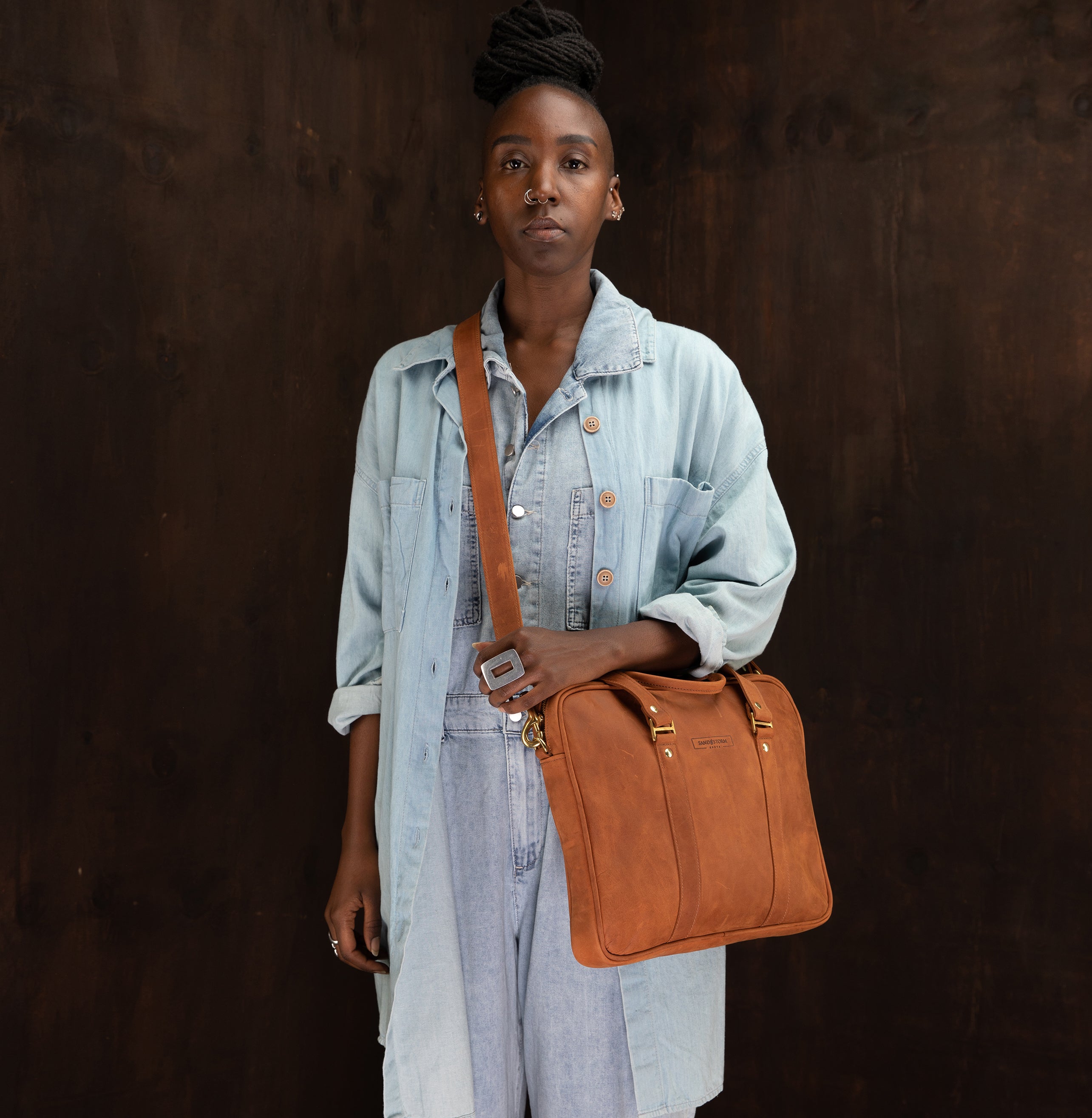 Pull-up  Leather Pili Folio Bag - Sandstorm Kenya (KE)