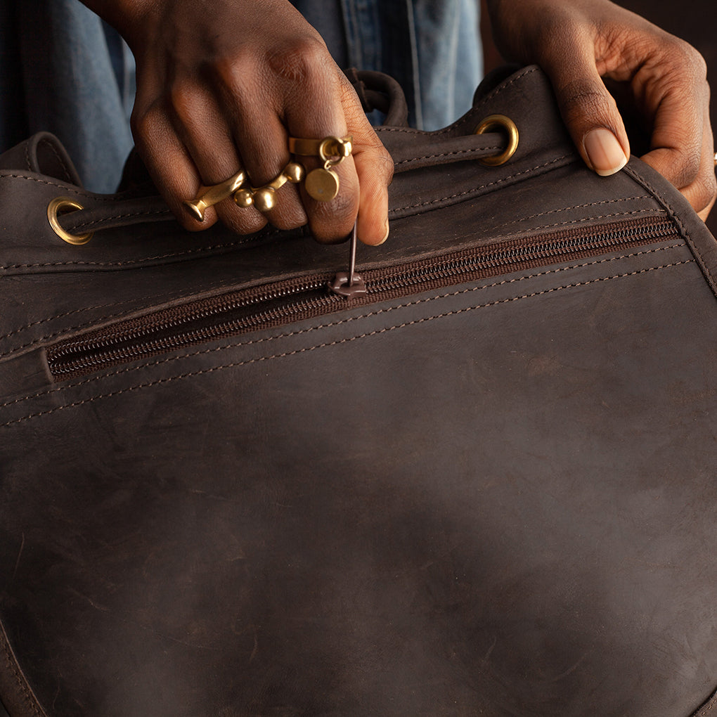 Pull-up Leather Moshi Backpack - Sandstorm Kenya (KE)