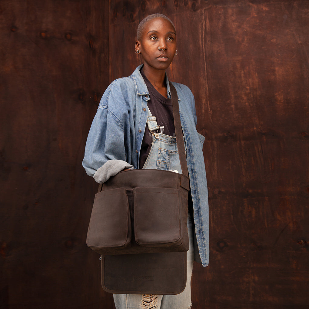 Pull-up Leather Jeremiah Messenger - Sandstorm Kenya (KE)