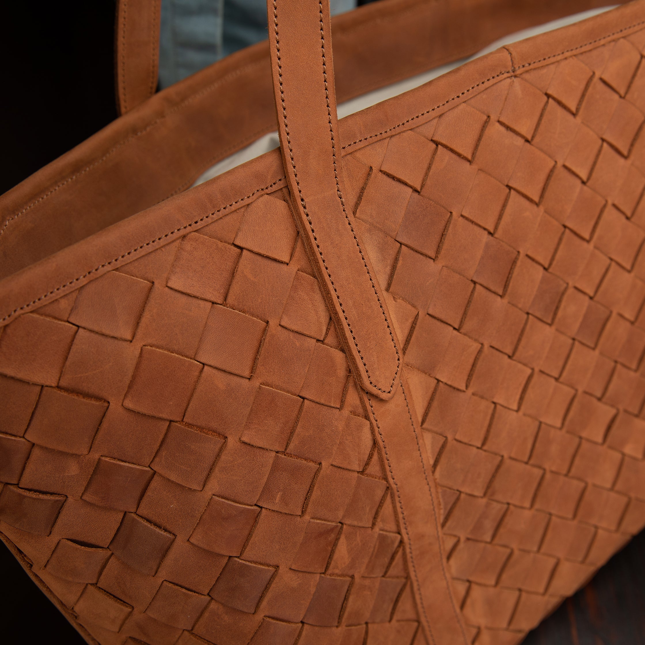 Pull-up Leather Weaved Tote - Sandstorm Kenya (KE)