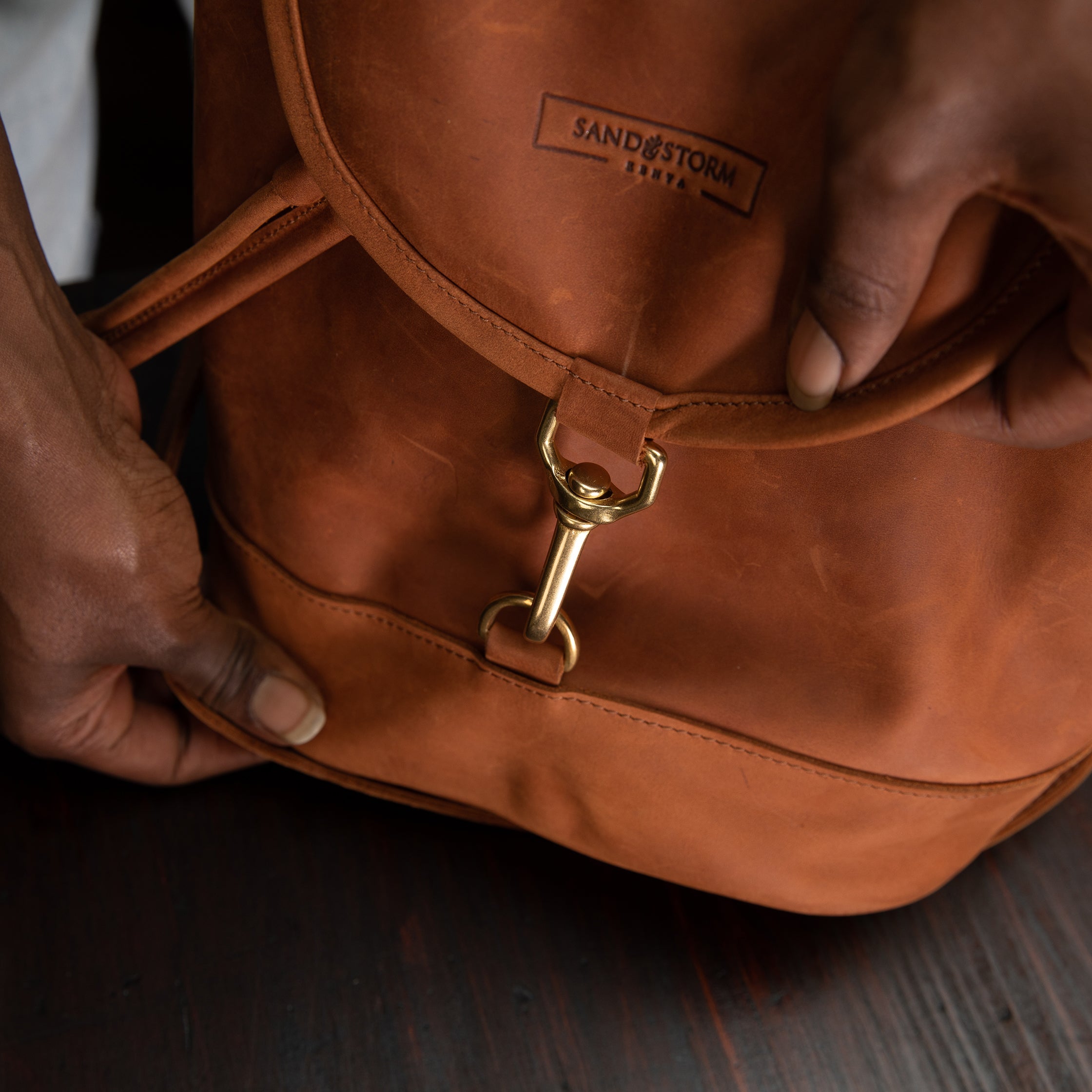 Pull-up Leather Cecilia Backpack - Sandstorm Kenya (KE)